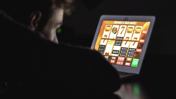 lampiontogel slot VIP tier progression chart showing Bronze to VIP levels with cashback rates