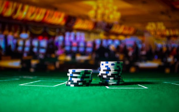 Bet selection and spin controls on a lampiontogel slot game
